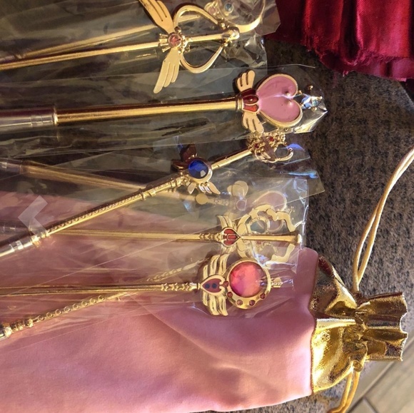 Sailor Moon Makeup Brushes - Picture 3 of 4